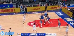 連續吃癟！克里斯先是籃下被李炎哲大帽&又被李炎哲生斷
